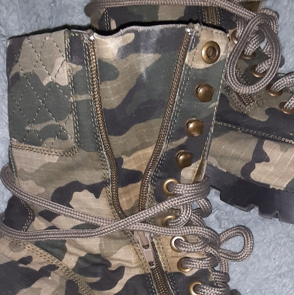 Boots - Picture 5 of 12